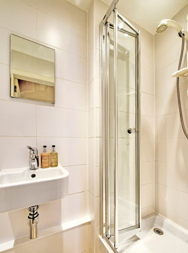 Bathroom 4, JOIVY 1-Bed Flat In Edinburgh Old Town, Edinburgh