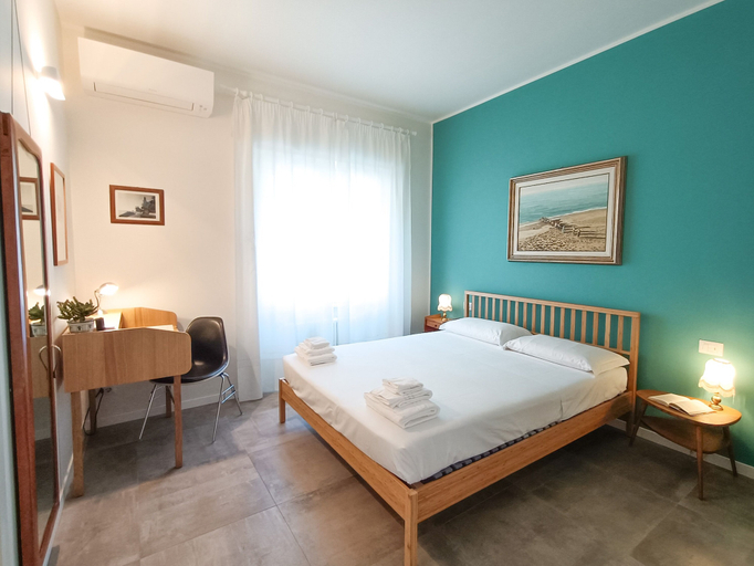 Bedroom 3, JOIVY Bright Flat W/2 Balconies & Sea View, Savona
