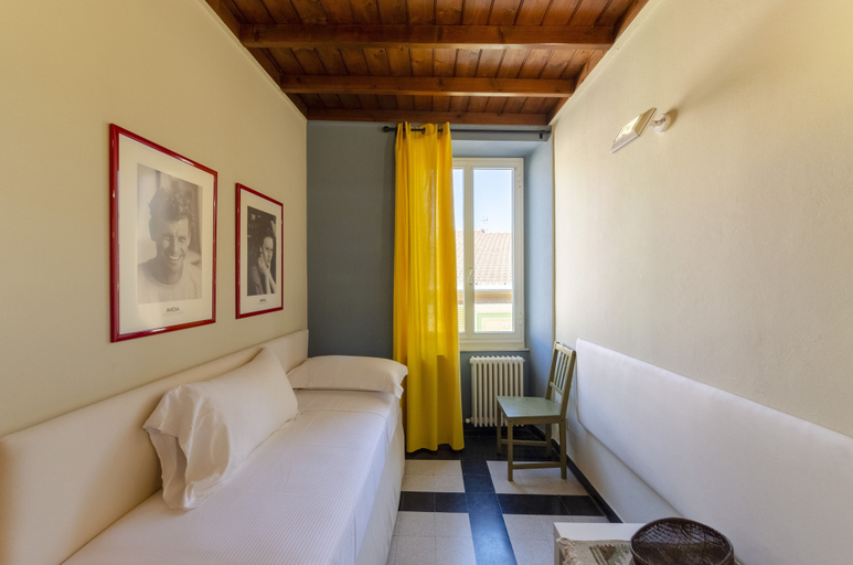 Room 2, JOIVY Cosy Apt For 6 In An Ancient Pirate Watchtower, Genova