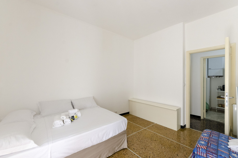 Room 3, JOIVY Rosa’S Home, Genova