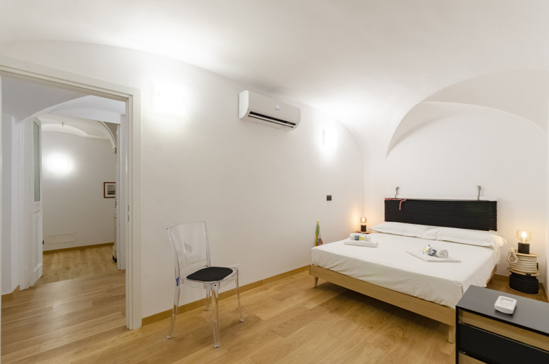 Bedroom 5, JOIVY Cute Flat Near The Aquarium, Genova