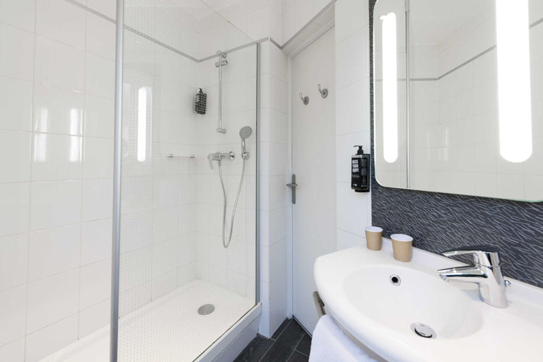 Bathroom 4, ibis Paris Gare du Nord TGV, Paris
