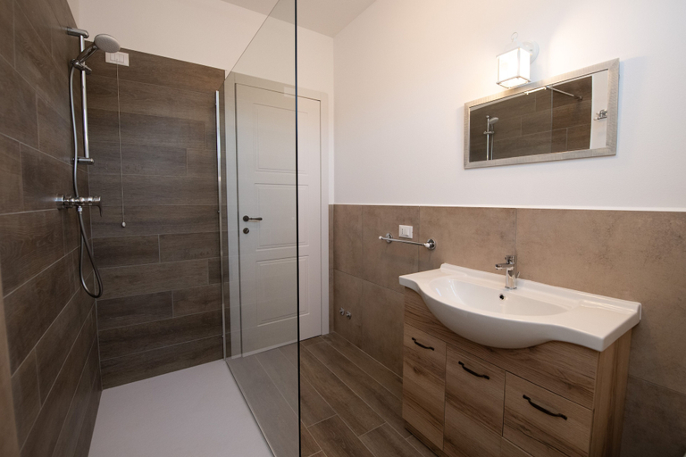 Bathroom 3, Oasi del Garda, Brescia