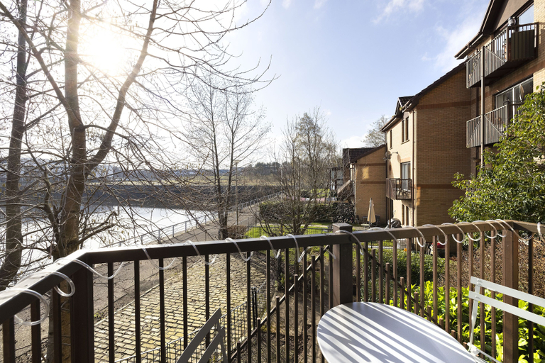 Others 4, JOIVY Bright 3-Bed Flat Overlooking The Clyde, Glasgow