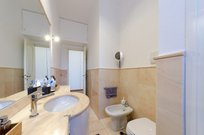 Bathroom 2, JOIVY Central Liberty Blue, Genova