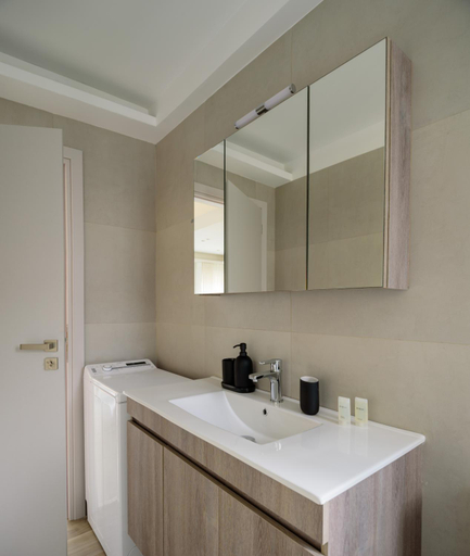 Bathroom 2, ERMOU STREET APARTMENTs, Attica