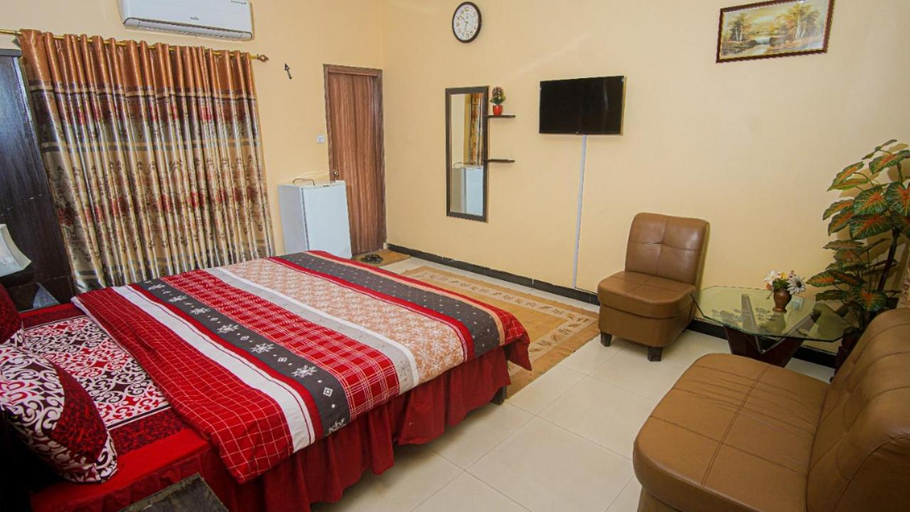 Others 5, Seasons Inn, Karachi