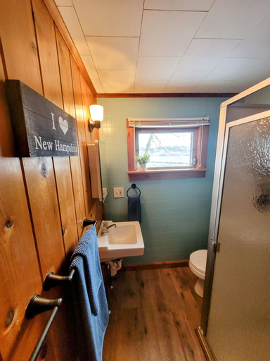Bathroom 3, Winni Lakefront Cabin, Belknap
