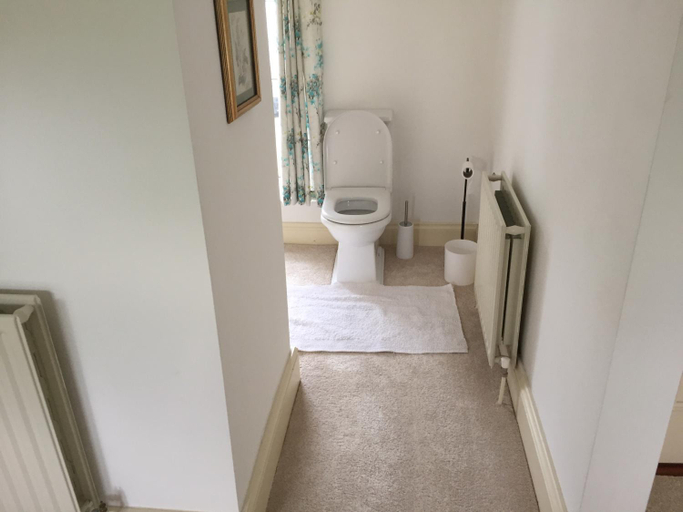 Bathroom 2, Brackfield House double and single bed free breakfast parking strong wifi, Derry and Strabane