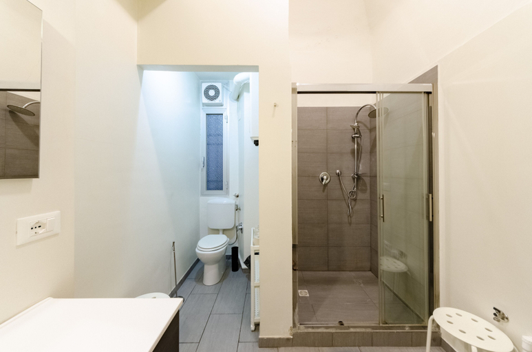 Bathroom 4, JOIVY Great Flat Near Aquarium, Genova