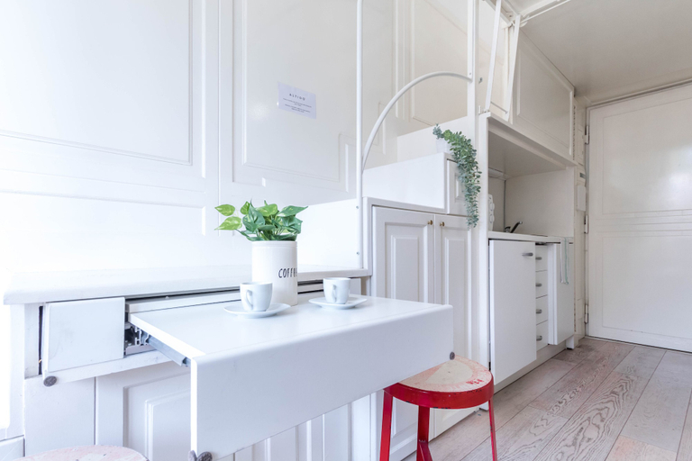 Dining 2, JOIVY Lovely Studio For 2 W/Balcony Near Duomo, Milano