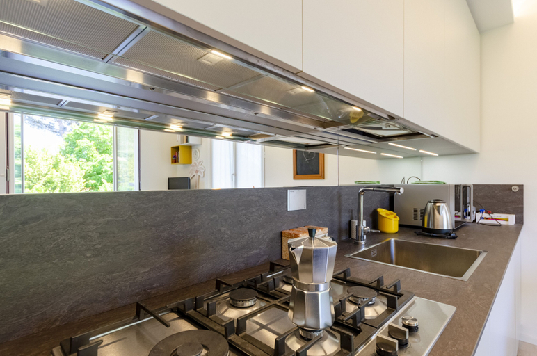 Private kitchen 4, JOIVY Apt For 4, Near Centre, Beach And Train Station, Genova