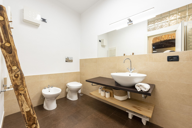Bathroom 3, JOIVY Flat In Perfect Centre, Genova