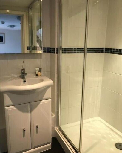 Bathroom 3, Mariners Hotel, Dorset