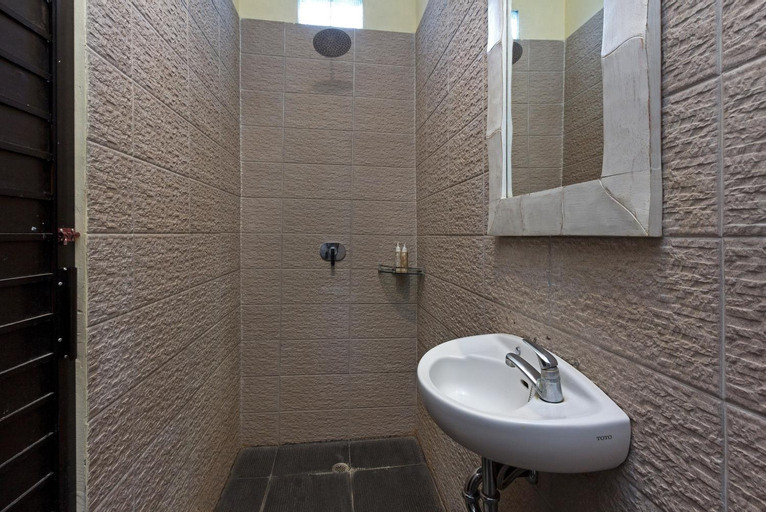 Bathroom 9