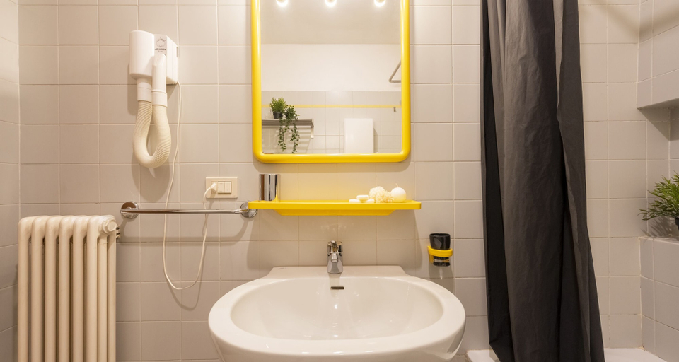 Bathroom 3, JOIVY Charming Flat Near Train Station, Como