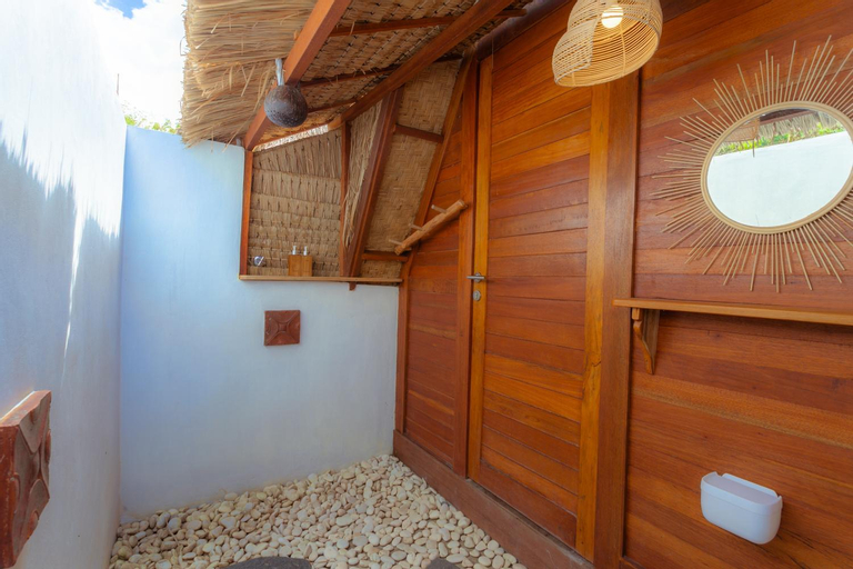 Exterior 10