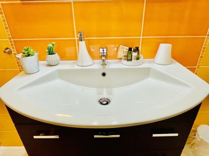 Bathroom 3, San Gregorio Luxury Apartments, Napoli