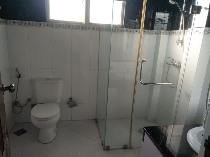 Bathroom 3, Airport Hotel Dream Paradise, Ja-Ela