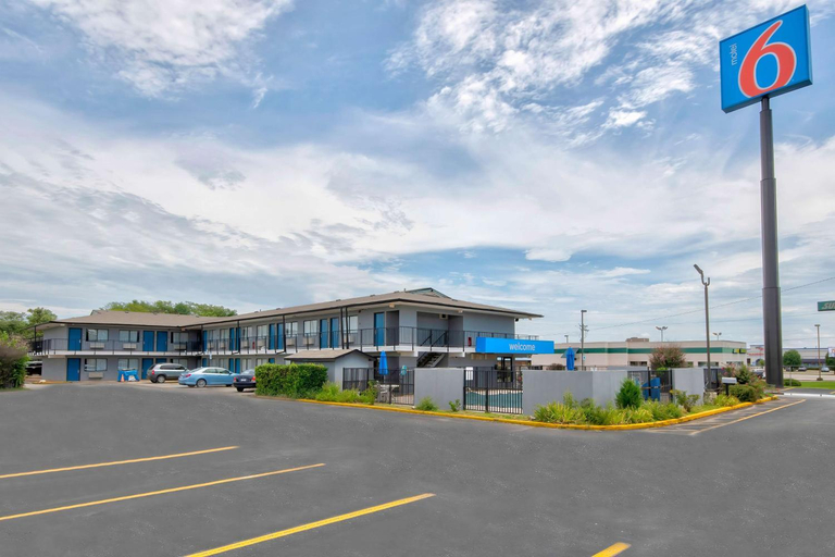 Others 4, Motel 6 Jonesboro, AR, Craighead