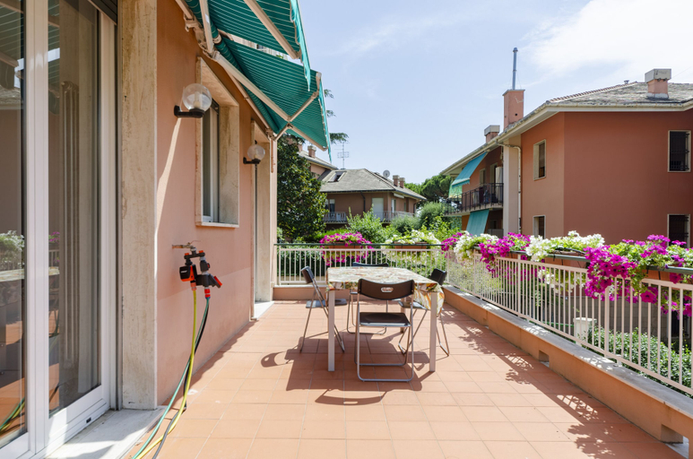 Terrace/patio 2, JOIVY Stylish Flat W/Terrace, Genova