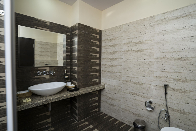 Bathroom 4, Jungle Vilas, Sawai Madhopur