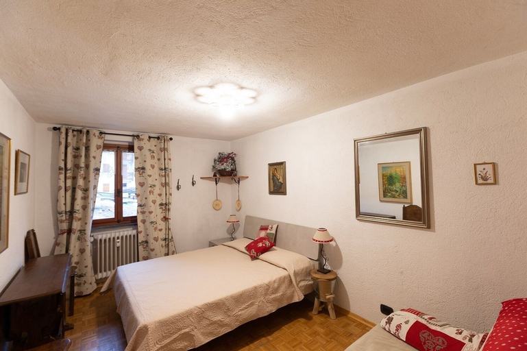 Room 3, JOIVY Flat For 6, In The Historic Town Pré-Saint-Didier, Aosta