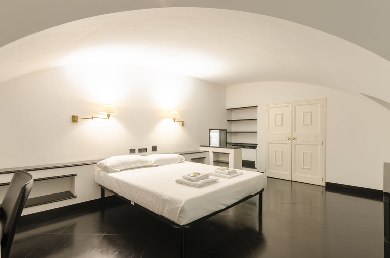 Others 2, JOIVY Perfect Central Flat with Parking, Genova