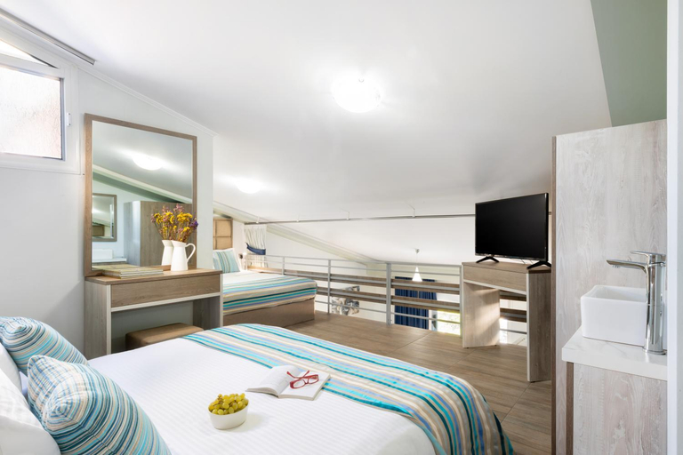 Bedroom 2, Hotel Sirines, East Macedonia and Thrace