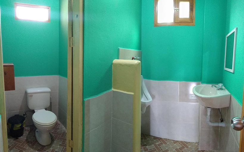 Bathroom 2, Hostal El Inca, Sigchos