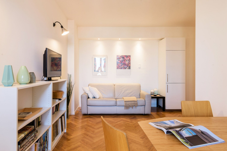 Living area 4, JOIVY Homey 1-Bed W/View Near Citylife, Milano