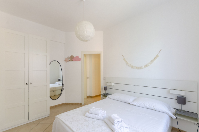 Room 5, JOIVY Apt For 6, Near Centre, Beach And Train Station, Genova