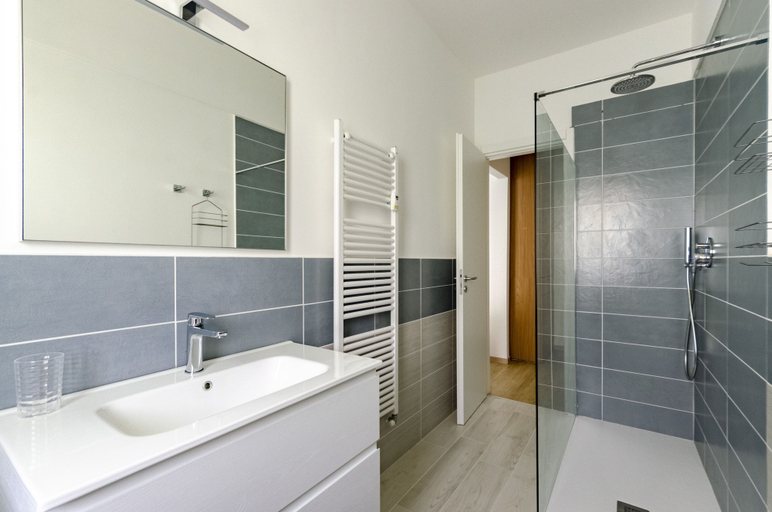 Bathroom 4, JOIVY Banfi’S Apartment, Genova