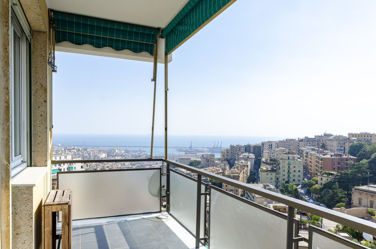 Terrace/patio 2, JOIVY Great Flat W/Sea View, Genova
