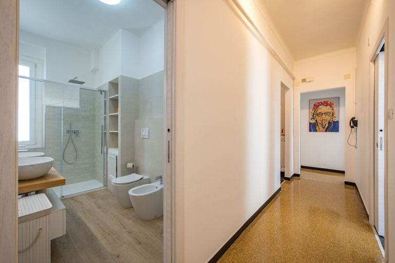 Bathroom 2, JOIVY Penthouse Flat W/Terrace, Genova