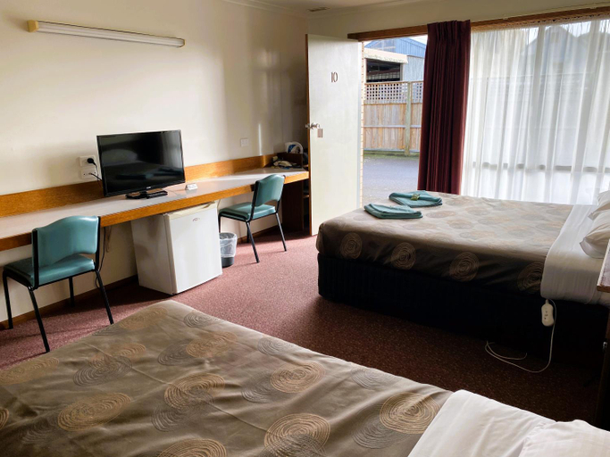 Others 2, Dalvue Motel, Corangamite - North