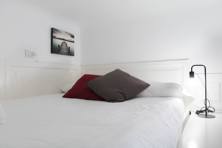 Room 5, JOIVY Lovely Studio For 2 W/Balcony Near Duomo, Milano