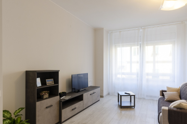 Living area 2, JOIVY Lovely Apt On The Historical Street Via Cantore, Genova