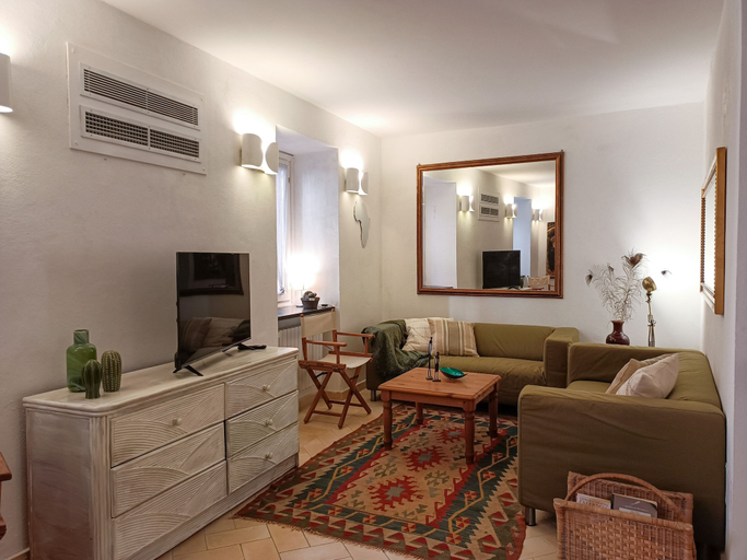 Living area 4, JOIVY Villa Milva W/ Car Park Beside The Beach, Genova