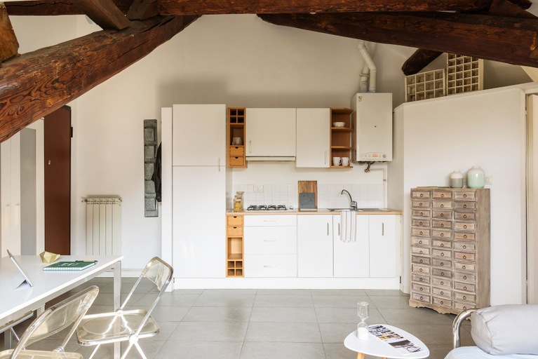 Private kitchen 2, JOIVY Classic Top-Floor Studio By Park, Milano