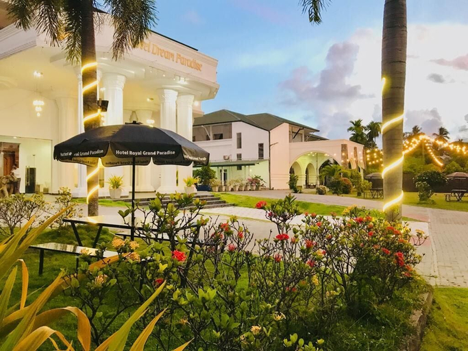 Exterior & Views