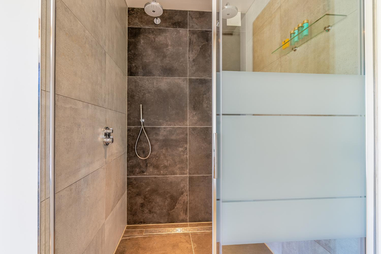 Bathroom 3, Buytenplaats Villa 193, Texel