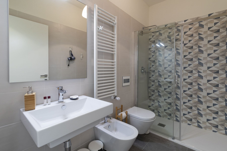 Bathroom, JOIVY Cosy 1-Bed Near Milano Centrale, Milano