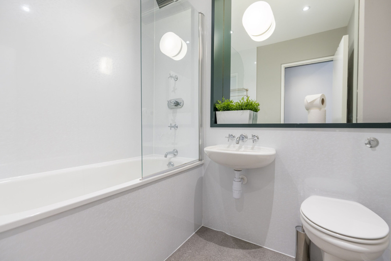 Bathroom 2, JOIVY Meadows Park En-Suite Rooms, Edinburgh