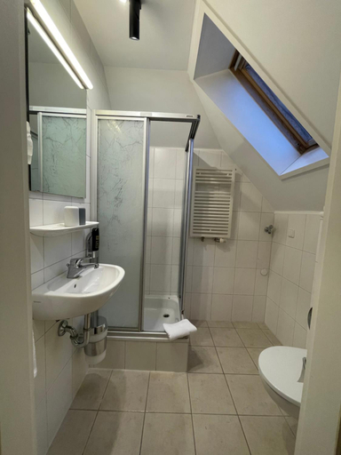 Bathroom 5, AUERSTEIN-Hotels auerstein & auerstein-mono, Heidelberg