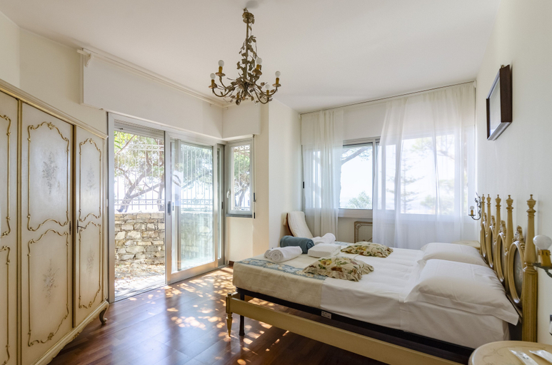 Bedroom 3, JOIVY Flat W/Terrace & Sea View, Genova
