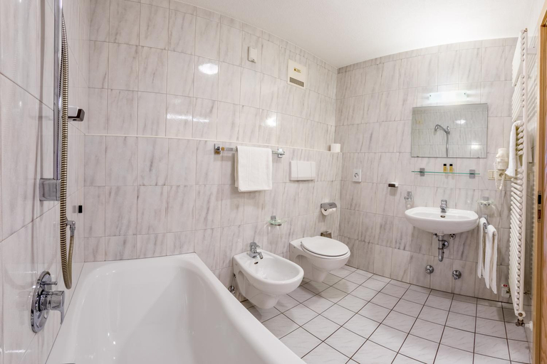 Bathroom 2, Mountain Living Apartments, Bolzano