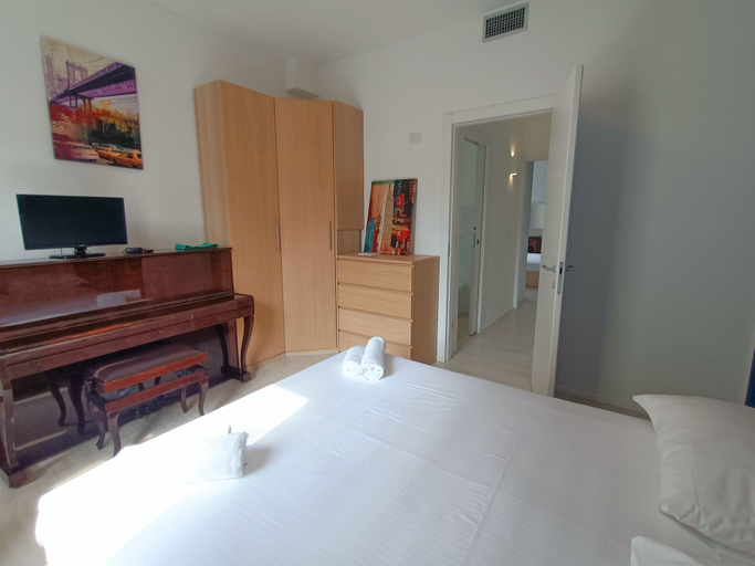 Room 4, JOIVY Elegant Flat For 4 with 2 Balconies, Milano