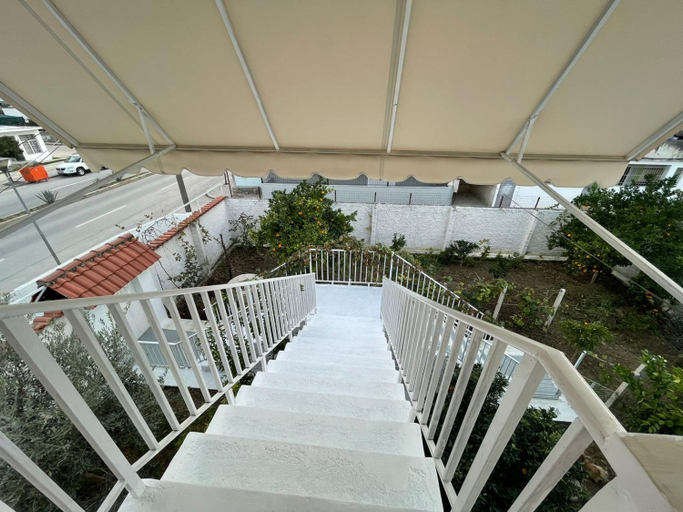 Others 5, Villa Oasis, Beratit