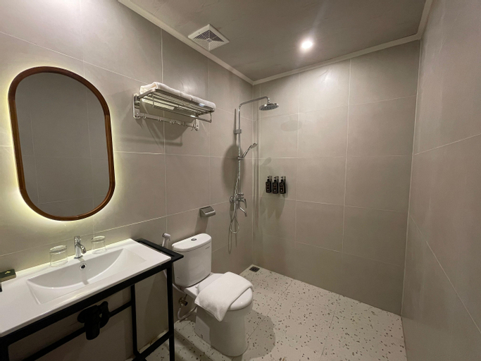 Bathroom 4